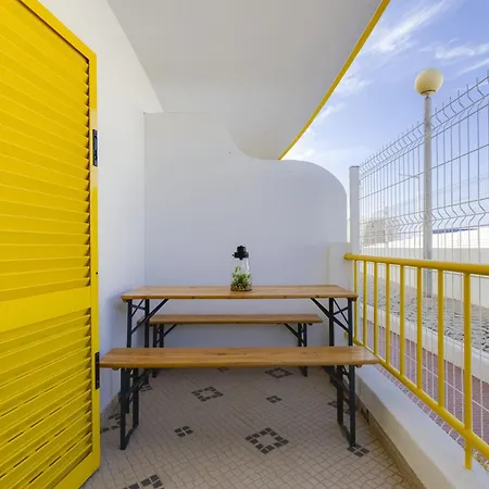 Presidente - Amplo 6 Pessoas Com Parking E A 10 Min Da Da Rocha * Portimão